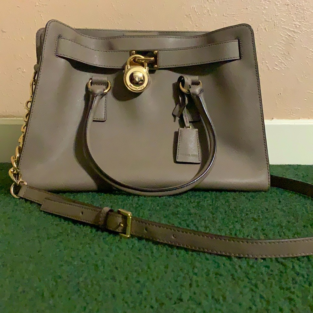 I am selling a grey Michael Kors bag, + body strap - Picture 1 of 2